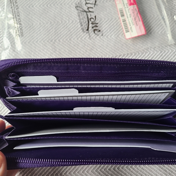 Thirty One Save Your Way Clutch / Zig Zag Zoom - Picture 3 of 3